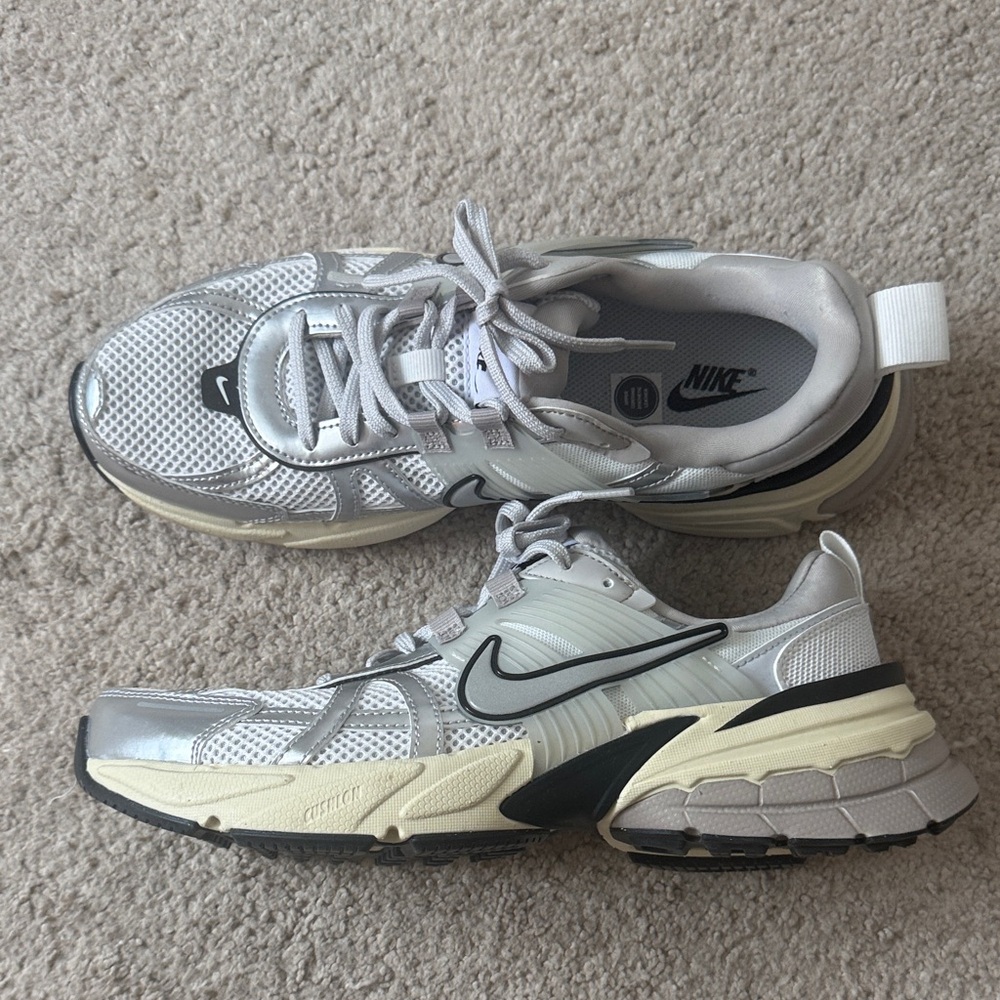 Nike Silver, Black & Cream Retro Running Sneakers